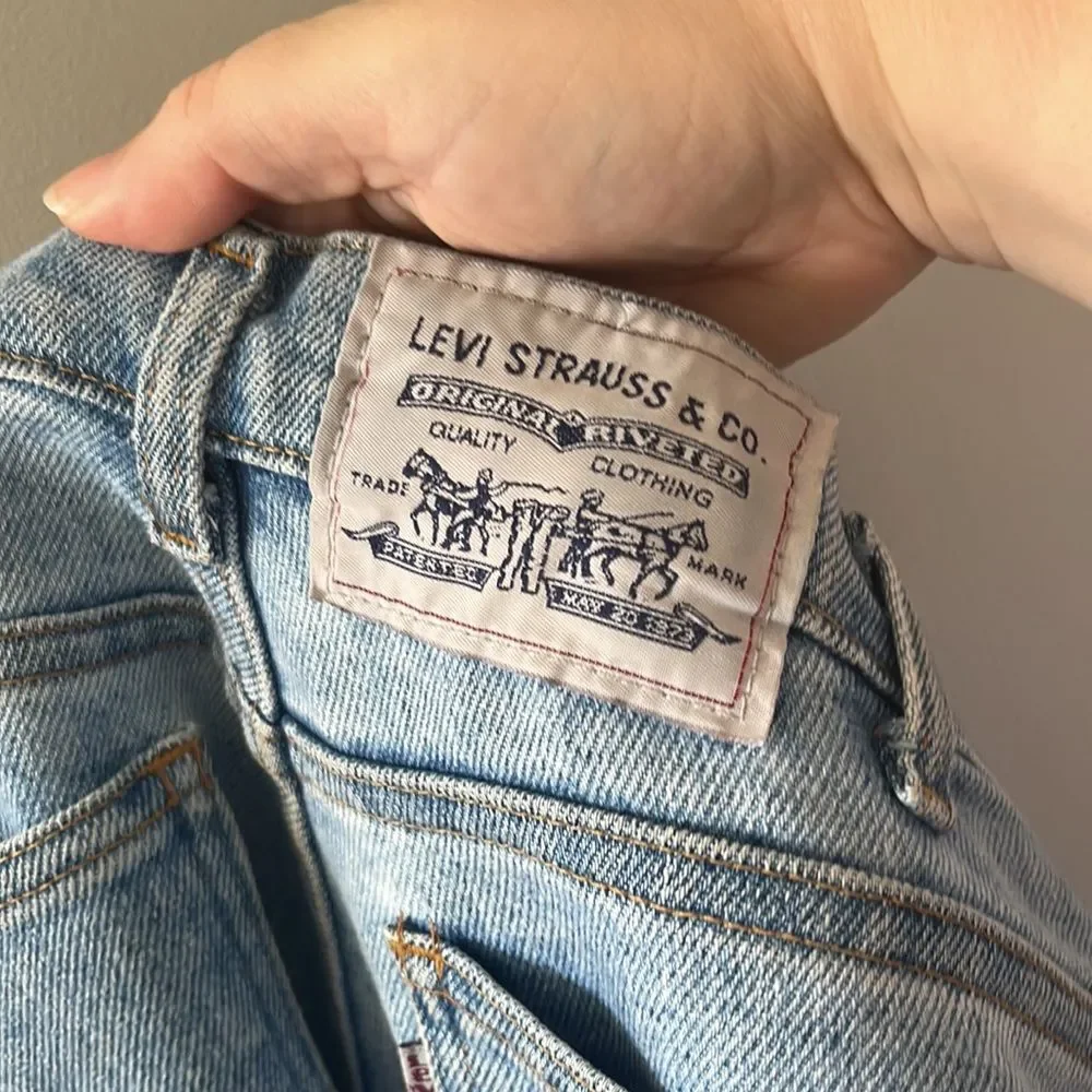 Vintage 80s 90s Levi’s White Tab Relaxed Fit Jeans Acid Wash Tapered Leg Size 34
